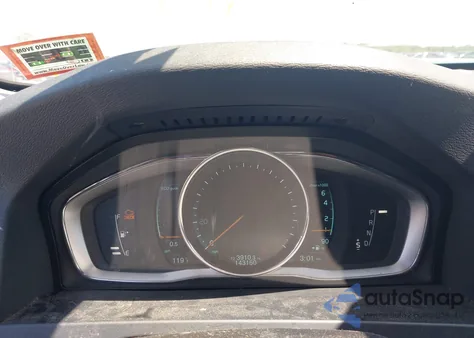 2015 Volvo V60 T5 Premier z USA, uszkodzony, nr VIN YV140MEB7F1207484